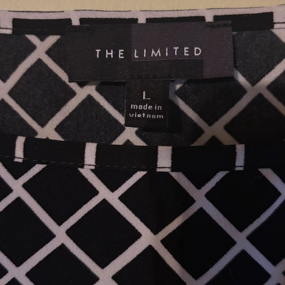 The Limited Black & White Patterned Shirt with Buttons on Sleeves - Picture 3 of 4